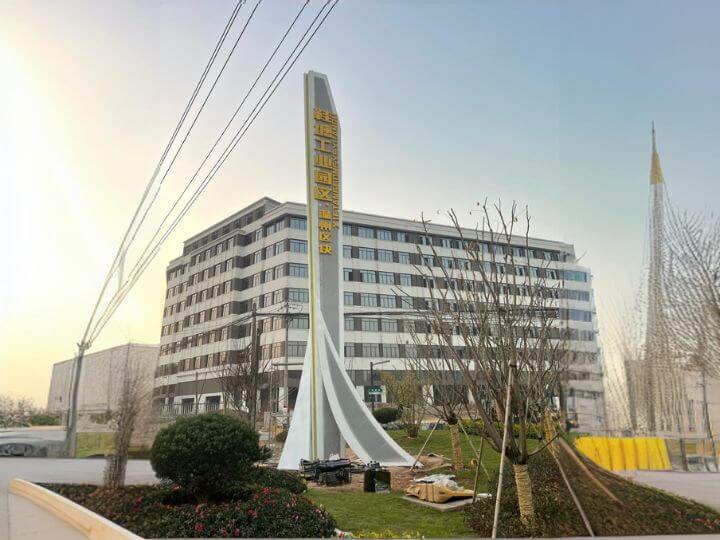 城市园区不锈钢精神堡垒雕塑定制