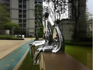 北流不锈钢镜面人物雕塑