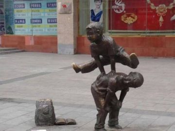 民俗文化人物铸铜雕塑-跳山羊