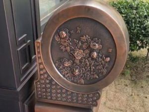 铜雕抱鼓