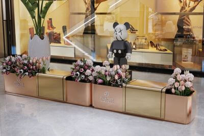 上饶万达不锈钢花箱与座椅组合香槟金效果